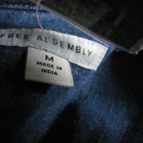 FREE ASSEMBLY LADIES DENIM BELTED DRESS NWT - Picture 6 of 9
